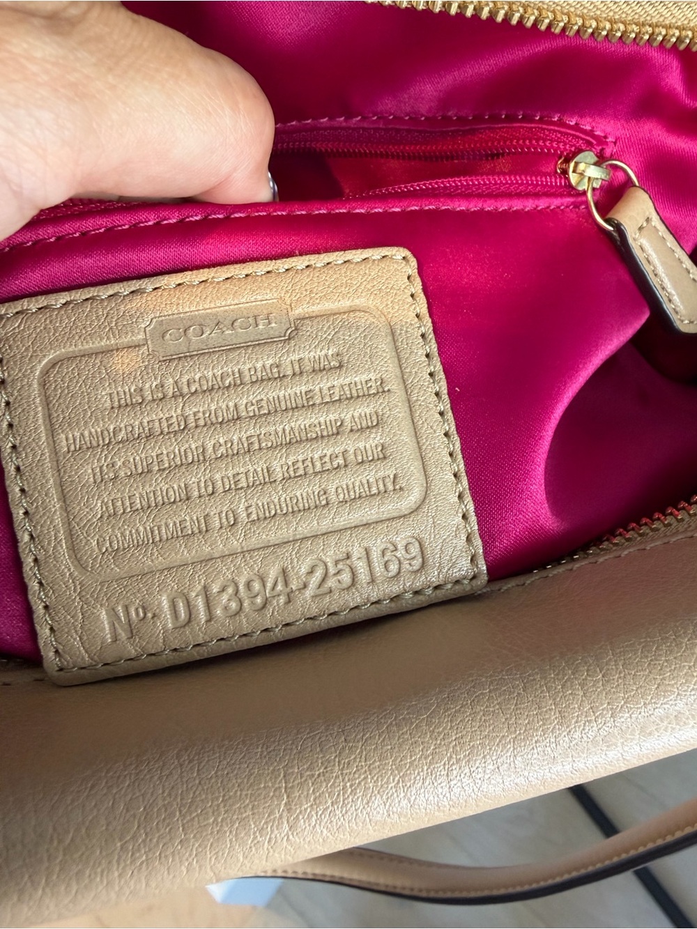 Coach Beige Pebbled leather Shoulder bag/ gold turn lock hardware - Picture 2 of 11